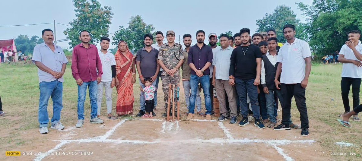 YogendraGomia's tweet photo. आज जगेश्वर क्रिकेट टूर्नामेंट के फाइनल मैच में मेरे जेष्ठ पुत्र विनय I उसने खिलाड़ियों से परिचय प्राप्त किया और पिच पर बल्लेबाजी एवं गेंदबाजी कर मैच का उद्घाटन किया। इस आयोजन से युवाओं को अपनी प्रतिभा दिखाने का बेहतरीन मौका मिला। ऐसे आयोजनों से खिलाड़ियों को अपनी प्रतिभा को निखारने का अवसर मिलता है। महेंद्र सिंह धोनी जैसे महान क्रिकेटर हमारे राज्य से हुए हैं, जो हर झारखंडी के लिए गर्व की बात है। उसने आयोजक को सफल टूर्नामेंट के लिए बधाई दी।

#JMM #jmmjharkhand #goMIA #bokaro
@HemantSorenJMM  @JmmJharkhand  @JmmGomia