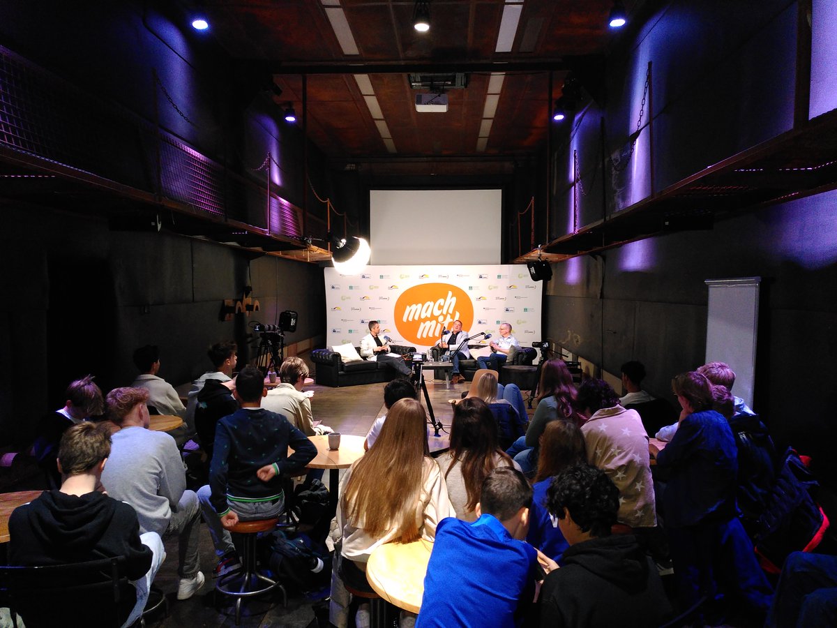 Op de #Duitslanddag gaat het ook over de #Dagvandeduitsetaal: met de Duitse ambassadeur Dr. Nikolaus Meyer-Landrut (<a href="/GermanyinNL/">Duitse Ambassade Den Haag</a>),  <a href="/derkmarseille/">Derk Marseille</a> en Klaas van Kruistum.