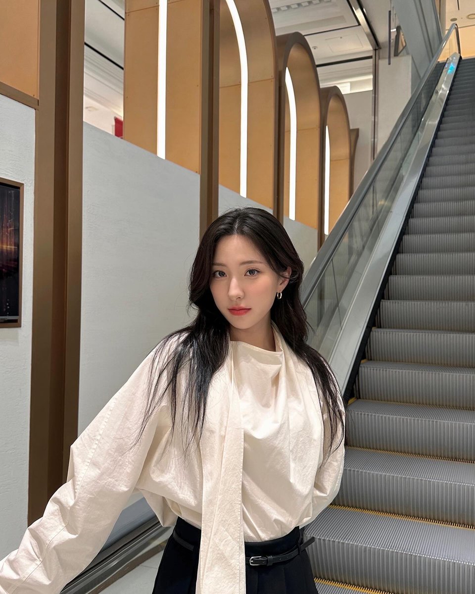 wjsnglobal's tweet photo. #우주소녀 #WJSN #은서 #EUNSEO #손주연 #SonJuYeon #로라메르시에 #LauraMercier #신세계강남 #로라메르시에팝업 #로라메르시에캐비어컬렉션 #캐비어스무딩매트립스틱 #핑크튤 #pinktulle https://t.co/zCw5Yb3wWA
