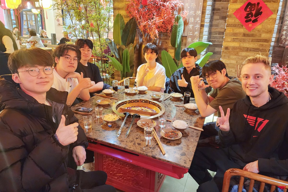 T1 LoL tweet media