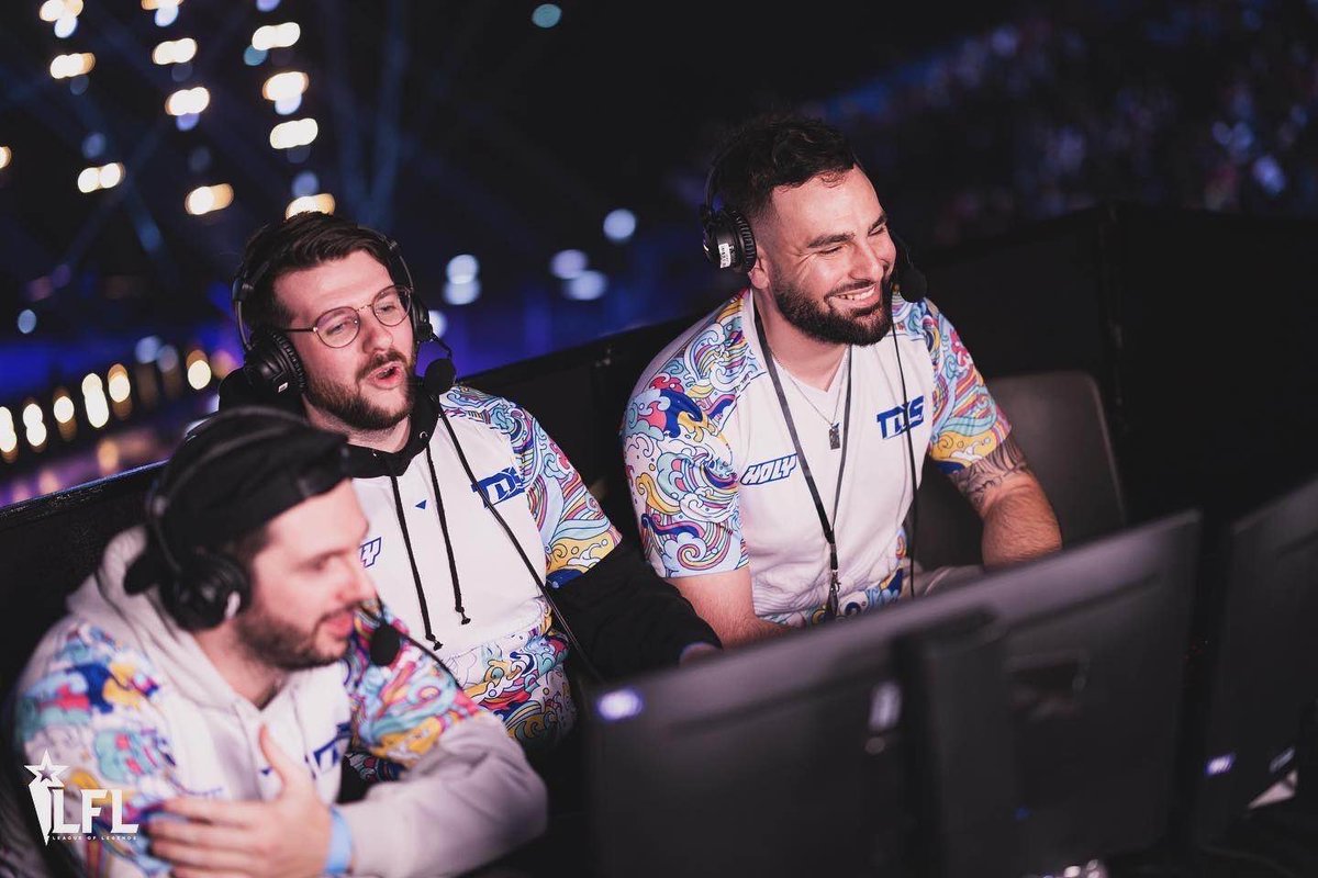 i_reaz's tweet image. Ca fait un moment que j'y pense, pour la fin de TDS je vous fais gagner mon maillot édition blanc

Je prendrai quelqu'un parmi les RT du tweet, pas besoin de vous follow

J'ai pu cast une de nos premières victoires ON STAGE avec, ça marque ce qu'est et a été TDS

Dites moi en com…