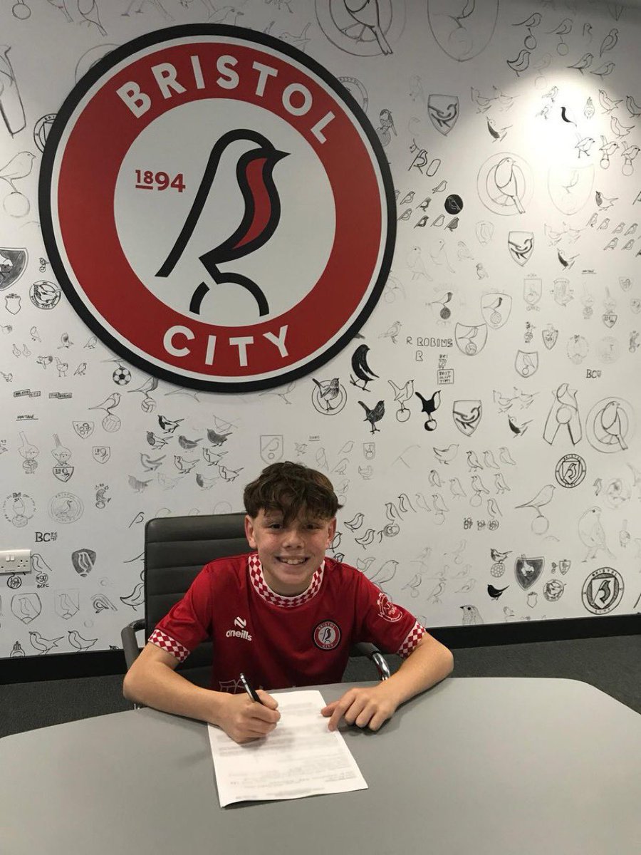 BristolCityAcad's tweet photo. Welcome to the #BristolCity Academy Cruz! 👋 https://t.co/UvN4ui7ow8
