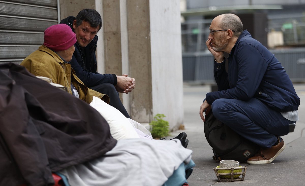 Journée internationale de lutte contre le sans-abrisme : le nouveau rapport du Sénat montre une #précarité croissante des femmes. Elles représentent 40% des personnes sans-abri et sont chaque soir près de 3 000 à dormir à la rue. Lire le rapport ici 👉 senat.fr/fileadmin/Offi…