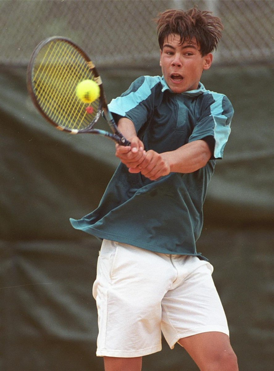 Álvaro Muñoz Gómez (@alvaroosvq) on Twitter photo 🇪🇸 Se retira el mejor deportista español de la historia, Don Rafael Nadal Parera.
Y sí, el de esta foto es Rafa con tan solo 15 años en Sevilla, donde ganó su primer punto de la ATP en la <a href="/CopaSevillaCh/">Copa Sevilla</a>.
¡Gracias por tu tenis, genio! 🇪🇸 Se retira el mejor deportista español de la historia, Don Rafael Nadal Parera.
Y sí, el de esta foto es Rafa con tan solo 15 años en Sevilla, donde ganó su primer punto de la ATP en la <a href="/CopaSevillaCh/">Copa Sevilla</a>.
¡Gracias por tu tenis, genio!