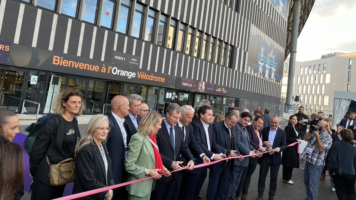 FTravail_PACA's tweet image. Le Forum des #Entrepreneurs 2024 organisé par l&apos;@UPE13_ à l’@orangevelodrome est lancé🚀

Nos conseillers @FranceTravail sont présents pour présenter les services dédiés aux employeurs pour identifier des profils, former et recruter #FDE2024