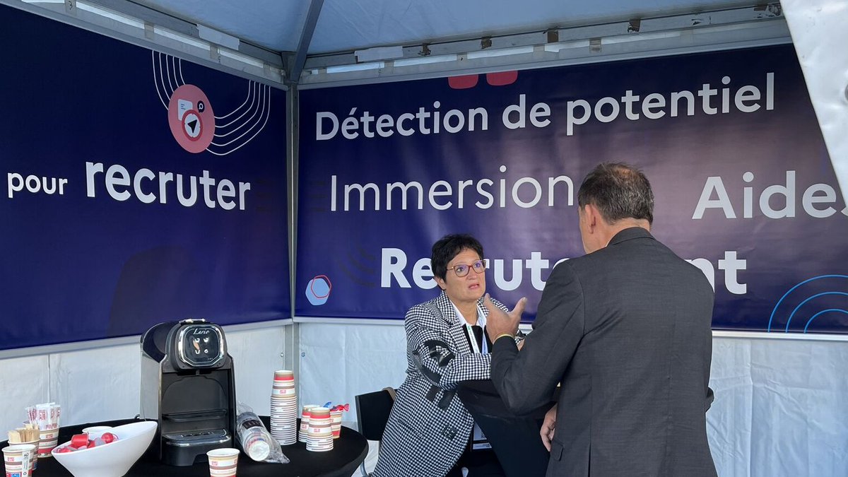 FTravail_PACA's tweet image. Le Forum des #Entrepreneurs 2024 organisé par l&apos;@UPE13_ à l’@orangevelodrome est lancé🚀

Nos conseillers @FranceTravail sont présents pour présenter les services dédiés aux employeurs pour identifier des profils, former et recruter #FDE2024