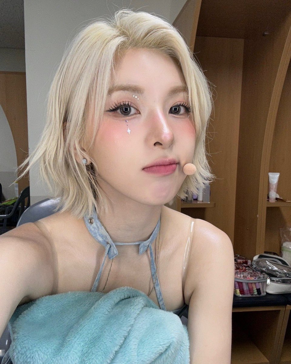 엔써 사실 내 눈에서 떨어진 건 눈물이 아니라 파츠였어..

#NMIXX #엔믹스
#배이 #BAE