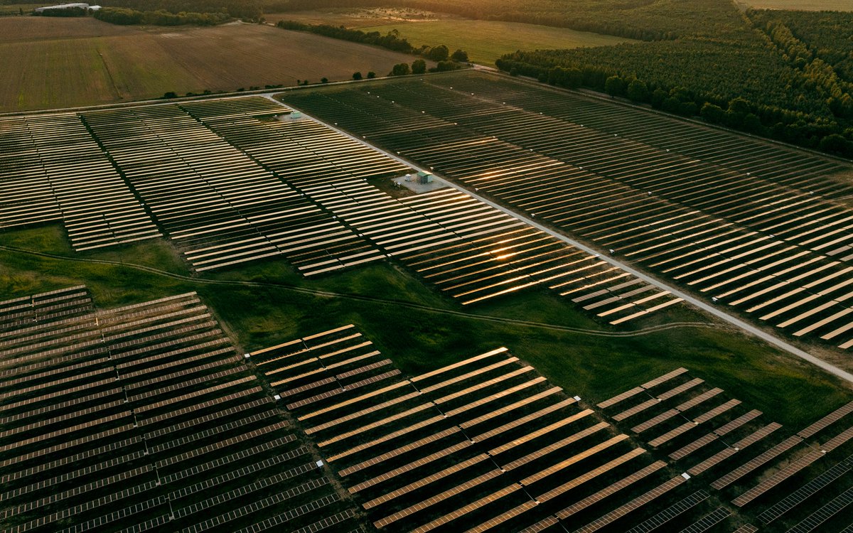 We are celebrating the energisation of our first solar project in Poland and the start of a long-term Power Purchase Agreement with <a href="/Microsoft/">Microsoft</a> 🎉⚡

The Kotuń site marks another contribution to the energy transition for the Polish economy. ☀ 
 
Read more: lightsourcebp.com/news/lightsour…