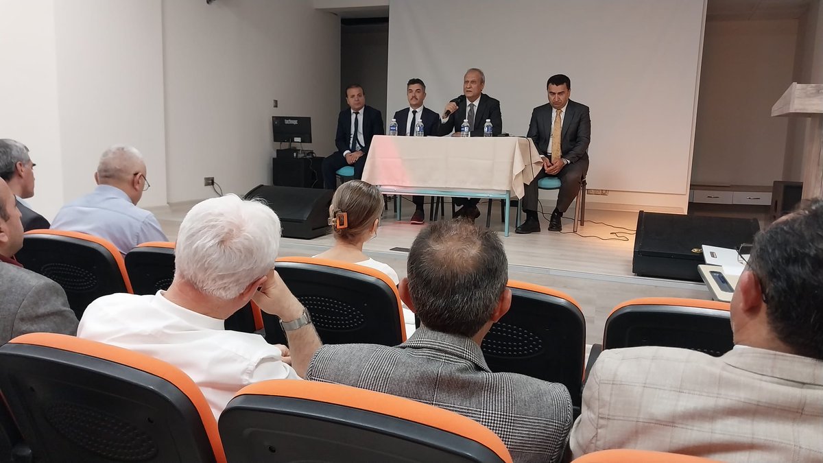 Osmangazi İlçe Milli Eğitim Müdürümüz, ilgili görevlilerimiz ve İlkokul Müdürlerimizle birlikte 2024-2025 Eğitim-öğretim yılının değerlendirmesini yaptık. 

Yeni dönemde idari ve akademik yönden başarılar diliyorum.