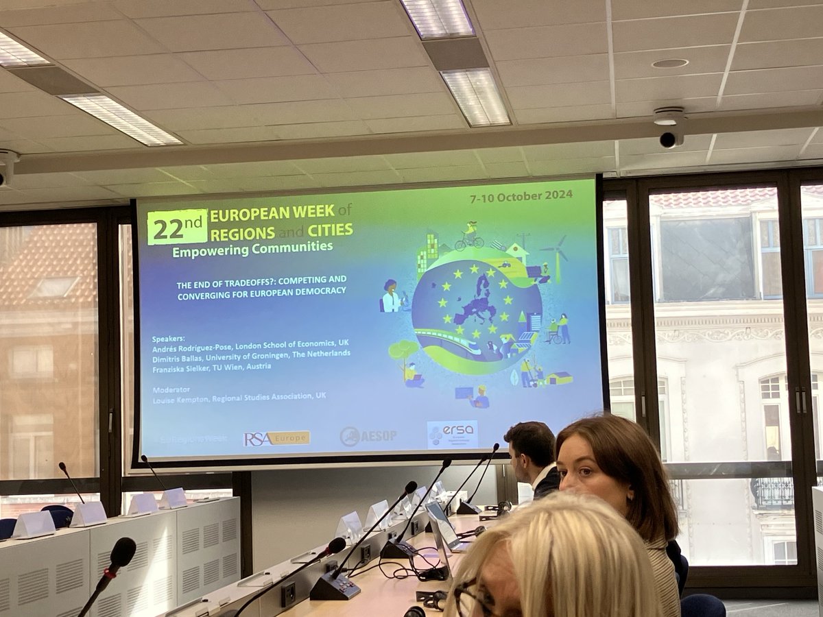 Alan Kinder (@rsachiefexec) on Twitter photo Finally (for me) at #EURegionsWeek a pleasure to attend the <a href="/RSAEurope/">RSA Europe</a>, ERSA and AESOP session on competition/convergence trade offs Finally (for me) at #EURegionsWeek a pleasure to attend the <a href="/RSAEurope/">RSA Europe</a>, ERSA and AESOP session on competition/convergence trade offs