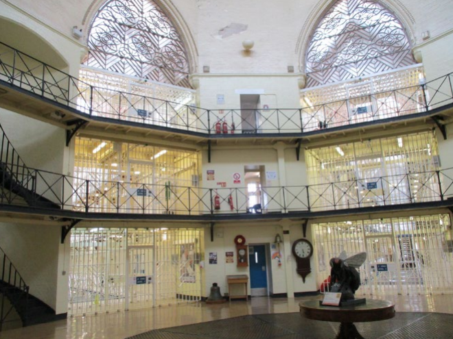 🧵 Manchester prison has received an Urgent Notification due to its "filthy wings dominated by organised crime, drugs and violence".

Read our response: howardleague.org/news/howard-le… <a href="/HMIPrisonsnews/">HMI Prisons</a>