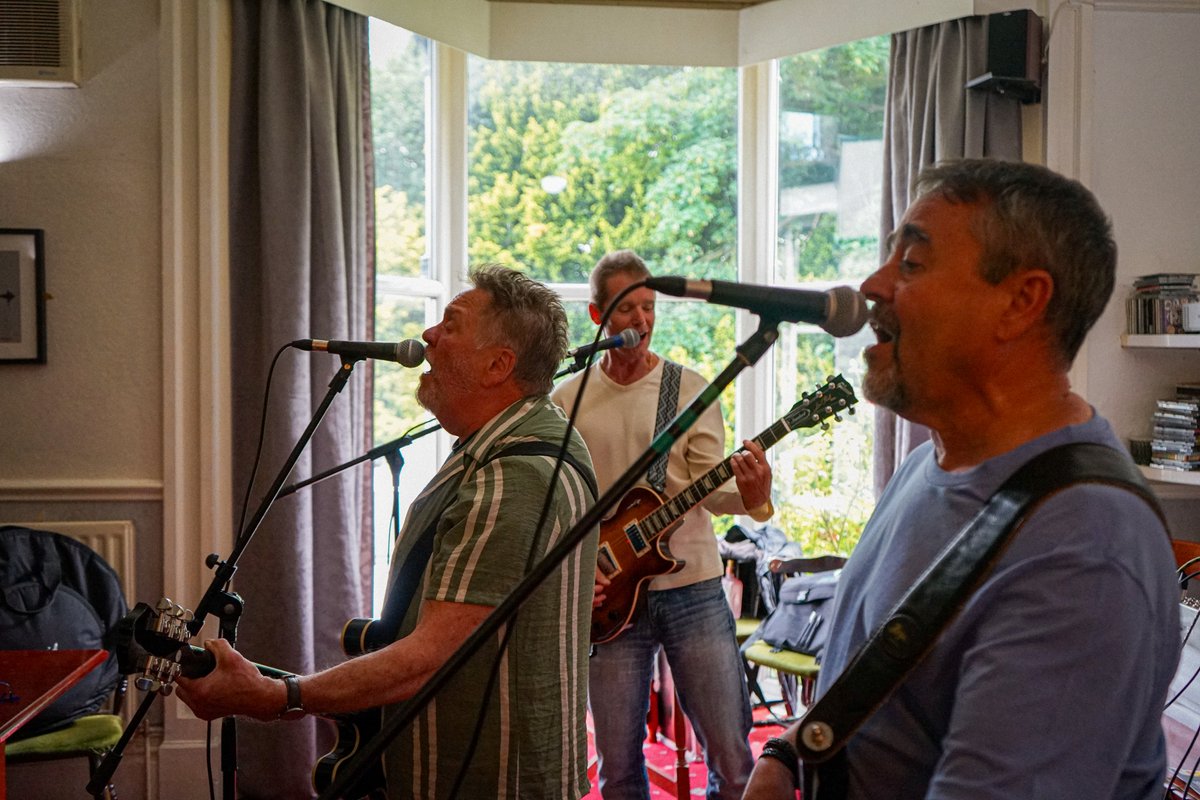 What a front three 🎸

Rob, Mark and Andy are putting the hard miles to bring you the best of BiG CELL  🥁

#guitars #Bandpractice #thinking #rocknroll #giglife #liveperformance