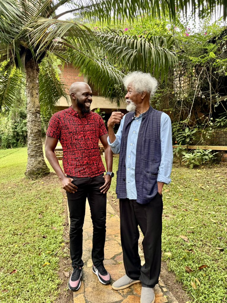 LarryMadowo's tweet image. He’s 53 years older than me but Wole Soyinka still has a full head of hair! Who bewitched me? 😂