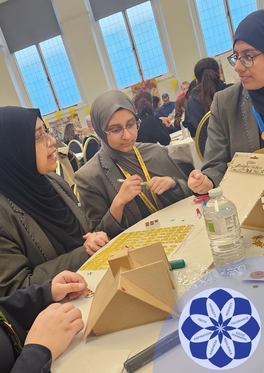 GirlsBolton's tweet image. Our Mental Health Champions were excited to attend the &quot;Be Kind to My Mind&quot; event on World Mental Health Day! This is a fantastic opportunity to learn, share, and promote kindness and support for mental well-being💚 #BeKindToMyMind #WorldMentalHealthDay #MentalHealthChampions