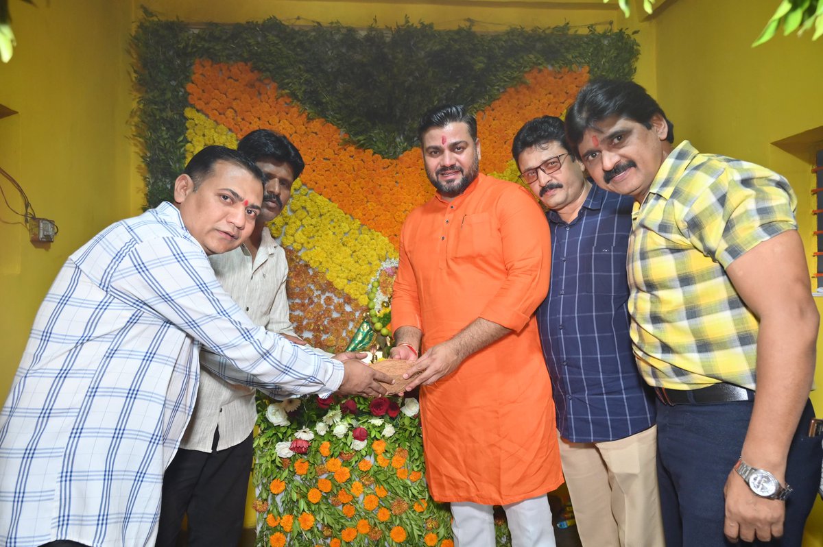 jitendra_B_N's tweet image. पिंपरी विधानसभा मधील काली माता मित्र मंडळ , मोहननगर येथे नवरात्रीच्या पवित्र प्रसंगी देवीच्या चरणांमध्ये नतमस्तक झालो. देवीच्या कृपेने सर्वांच्या आयुष्यात आनंद व यशाची भरभराट होवो!
#नवरात्री२०२४
#pimprividhansabha
#JitendraNanaware