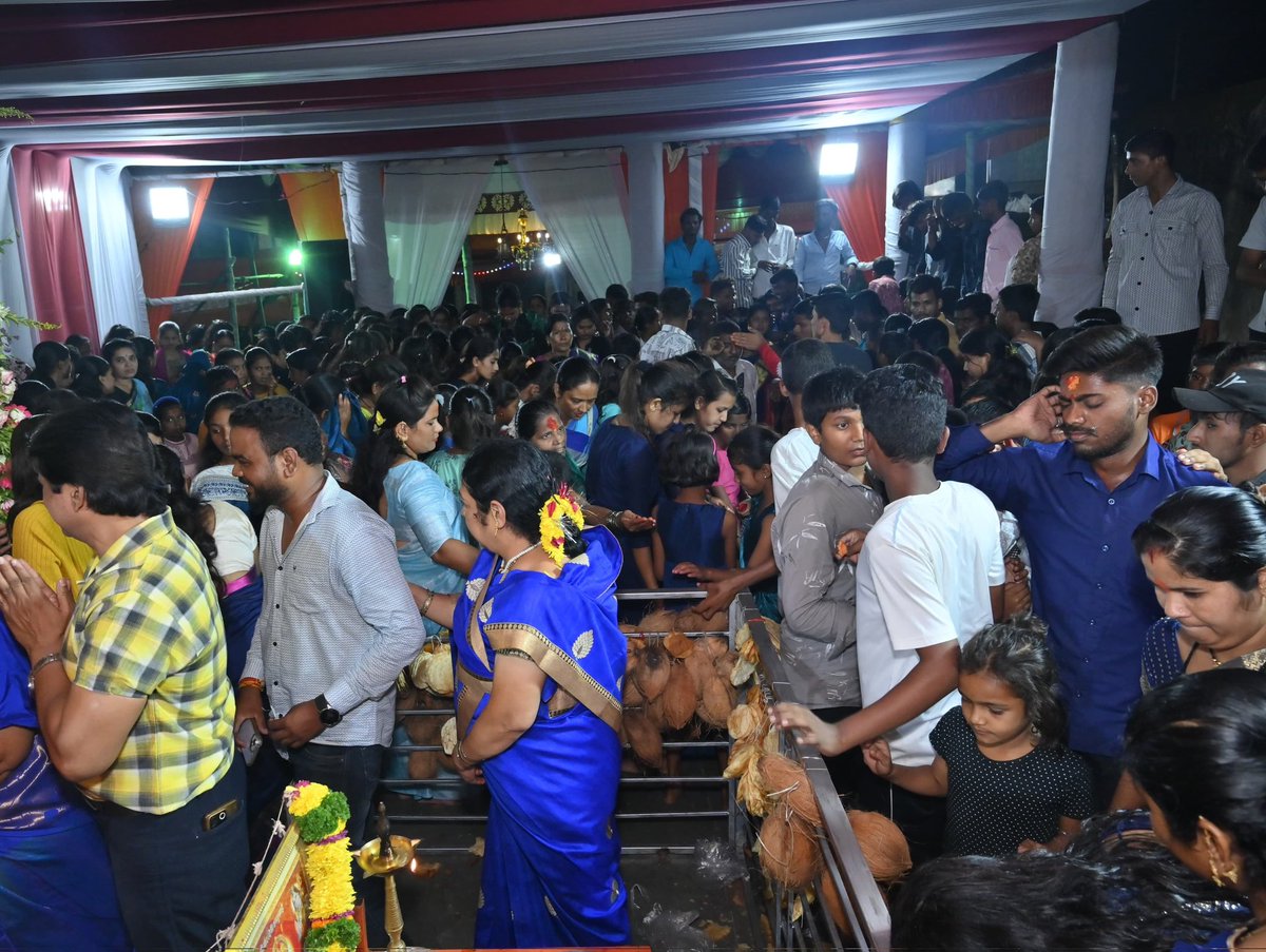 jitendra_B_N's tweet image. पिंपरी विधानसभा मधील काली माता मित्र मंडळ , मोहननगर येथे नवरात्रीच्या पवित्र प्रसंगी देवीच्या चरणांमध्ये नतमस्तक झालो. देवीच्या कृपेने सर्वांच्या आयुष्यात आनंद व यशाची भरभराट होवो!
#नवरात्री२०२४
#pimprividhansabha
#JitendraNanaware