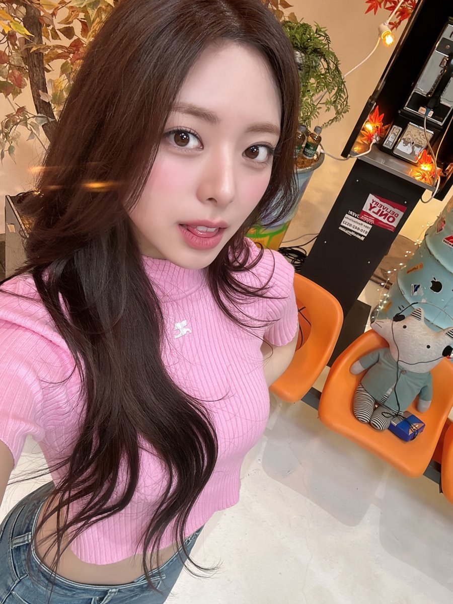 [ #냉터뷰 ]
#GOLD 처럼 빛나는 유나와의 목요일 밤✨
유나의 냉장고를 함께 털어보러 가볼까요!?😋🎶

🎬 youtu.be/OAEHa3tyV0A

#ITZY #MIDZY <a href="/ITZYofficial/">ITZY</a>
#YUNA #유나
#ITZYComeback 
#ITZY_GOLD