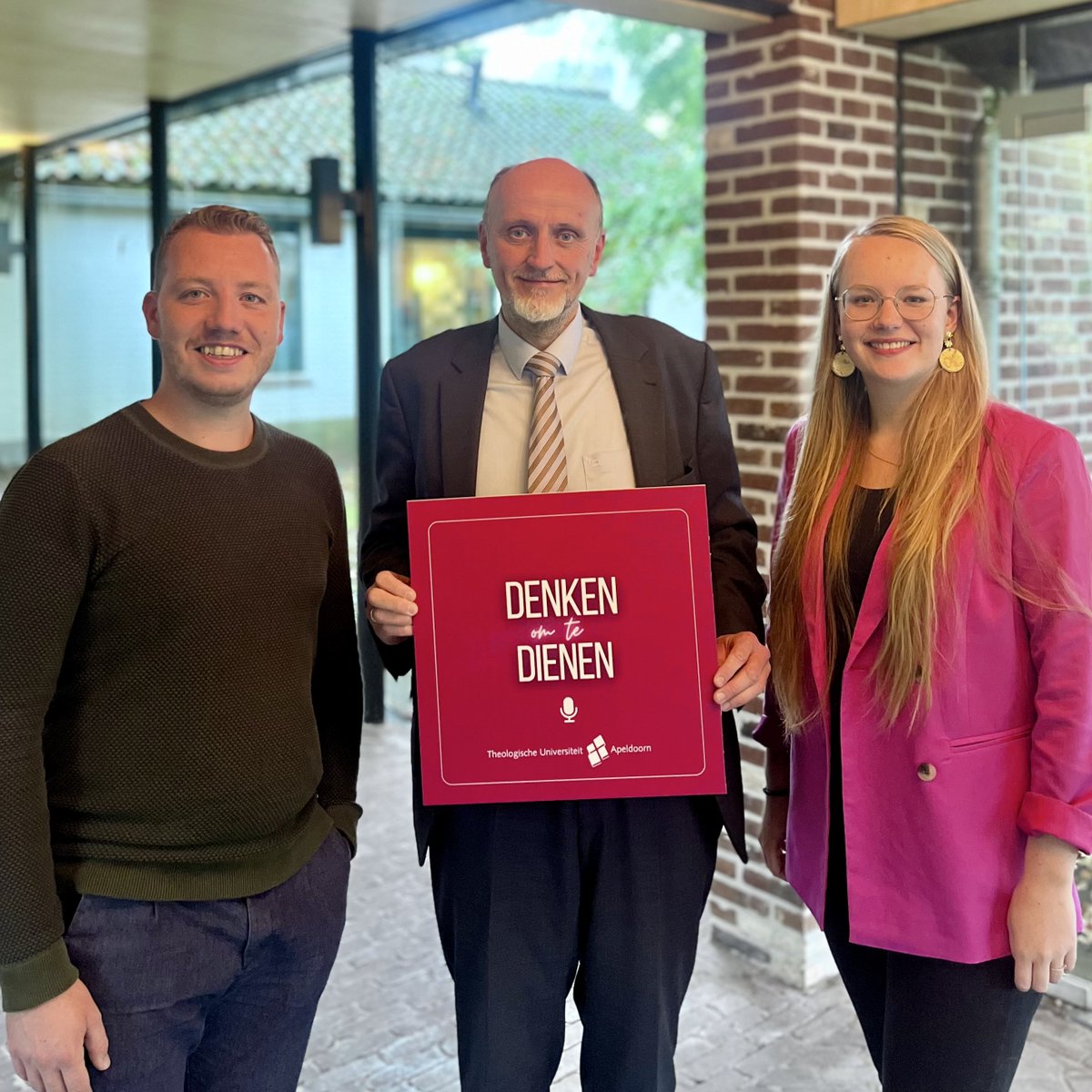 De eerste podcastaflevering van 'Denken om te dienen' staat online! In deze aflevering is prof. dr. H. van den Belt te gast en vertelt hij wat ‘gereformeerde theologie’ is en wat die nu zo uniek maakt. 
Luister de aflevering via tua.nl/podcast

Ben je enthousiast