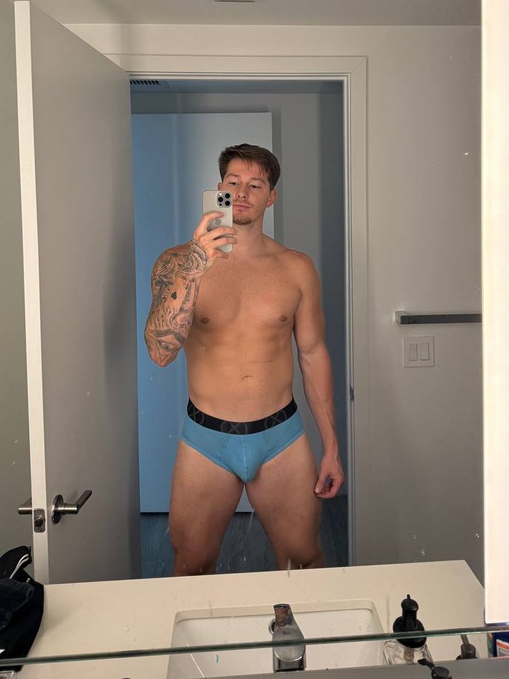 say 'hi' if I can send you more pics in dms