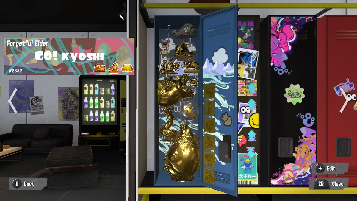 Kyoshi32's tweet photo. Finally, my #Splatoon3 locker is complete with all of the Salmon Run trophies and Eggstra Work stickers. Barely had enough room for everything (although I couldn't fit the silver egg). Big thanks for @8bitnavi @VenomPB @pokemonbobby and Jessie for all of your help! https://t.co/hEa4Ujn6or