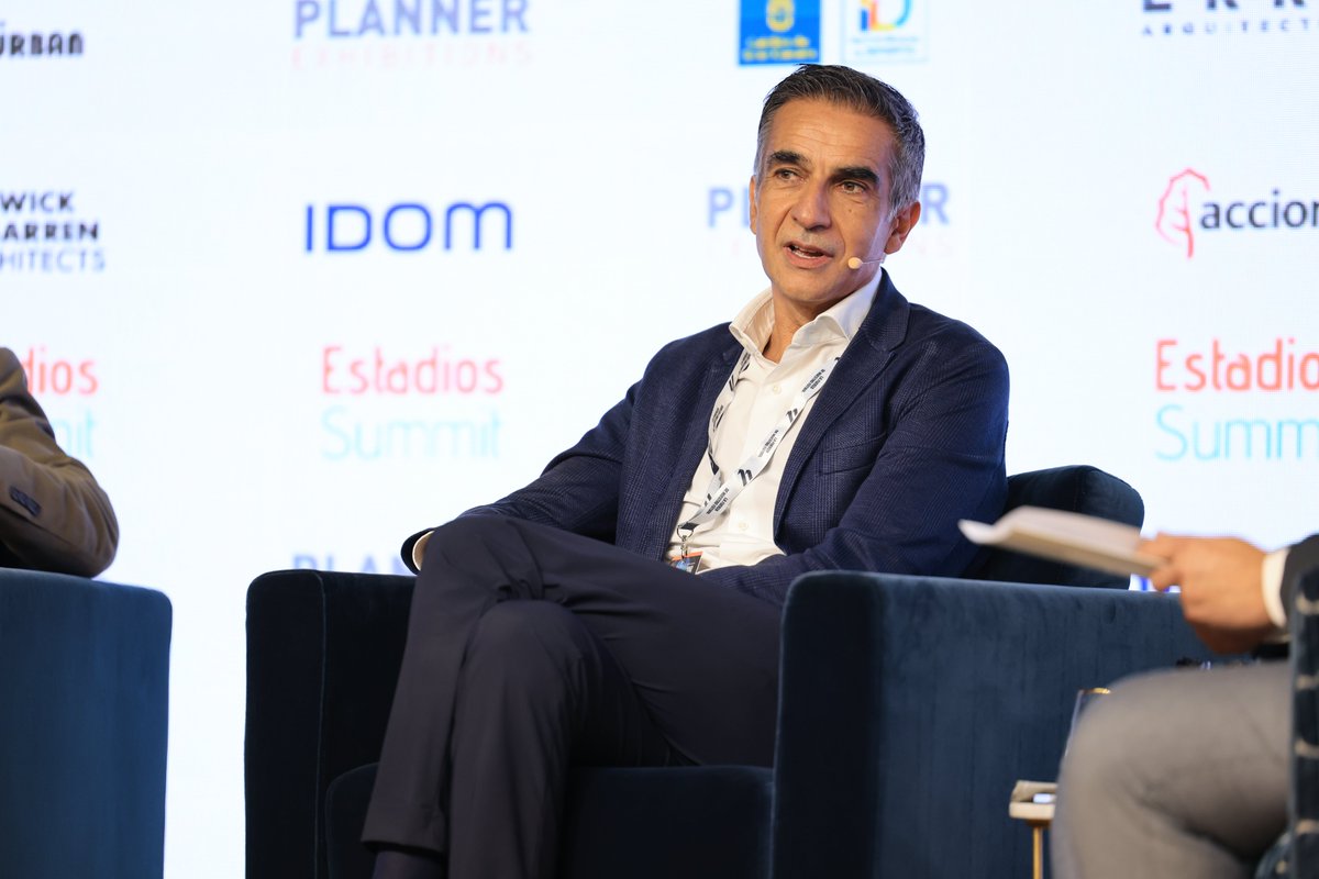 ERRE_arq's tweet photo. "Un arena es un motor generador de actividad, de vivir experiencias, de generar economía, negocio y desarrollo. No solo para el operador, sino para la ciudad donde se ubica"

Jose Martí, socio de @ERRE_arq 

Estadios Summit @simaexpo 

#arquitecturadeportiva #diseño #estadios https://t.co/DwQNViWyg0