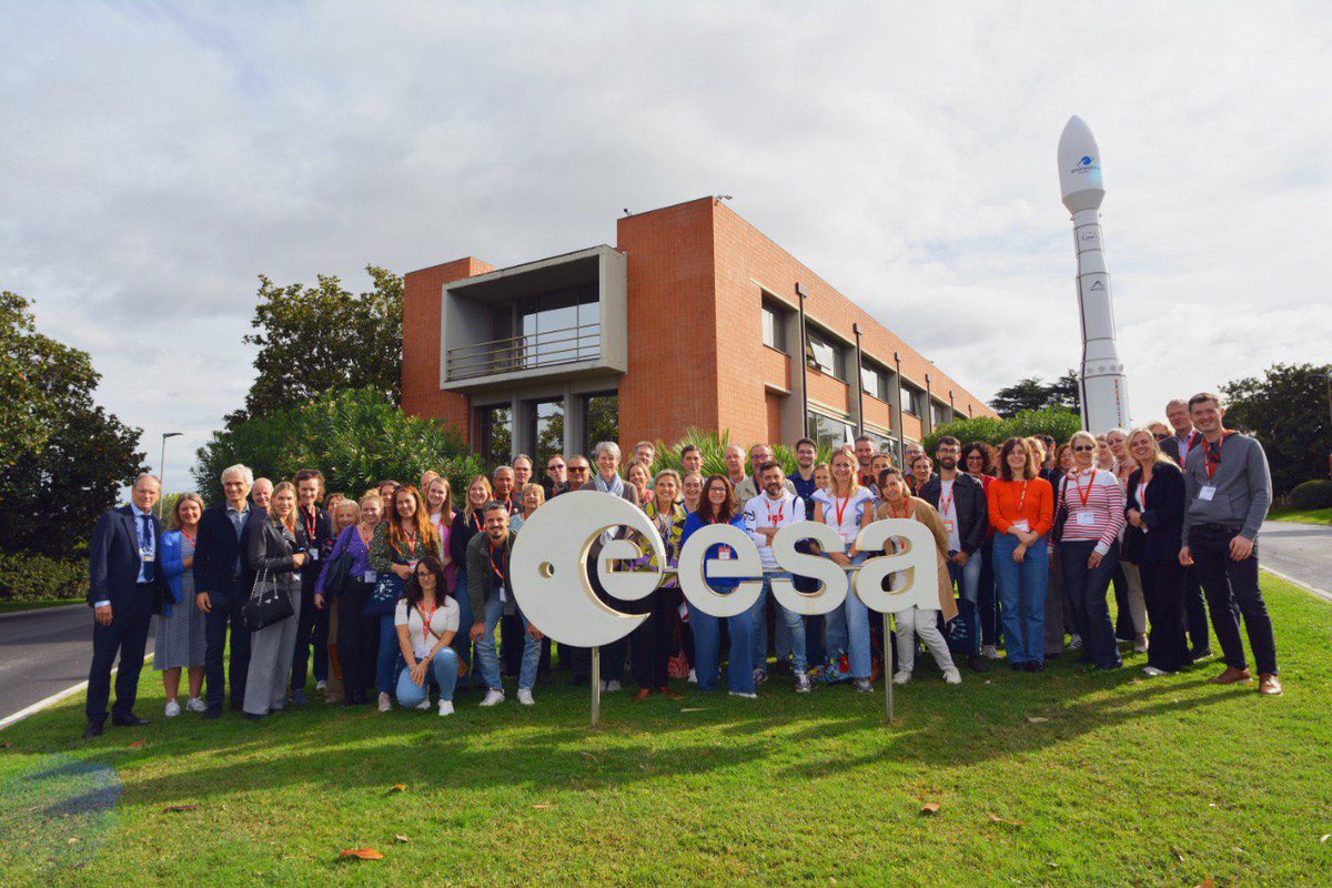 Yesterday we hosted a delegation of the Kingdom of the Netherlands at <a href="/esa/">European Space Agency</a> ESRIN.
Among them I had the pleasure to talk with Ambassador @willemobiel, Ambassador <a href="/JGMRuigrok/">Annemieke Ruigrok</a>, @baakmascha Consul General in Milan &amp; @MBeukeboom, Permanent Representative to UN agencies in Rome.