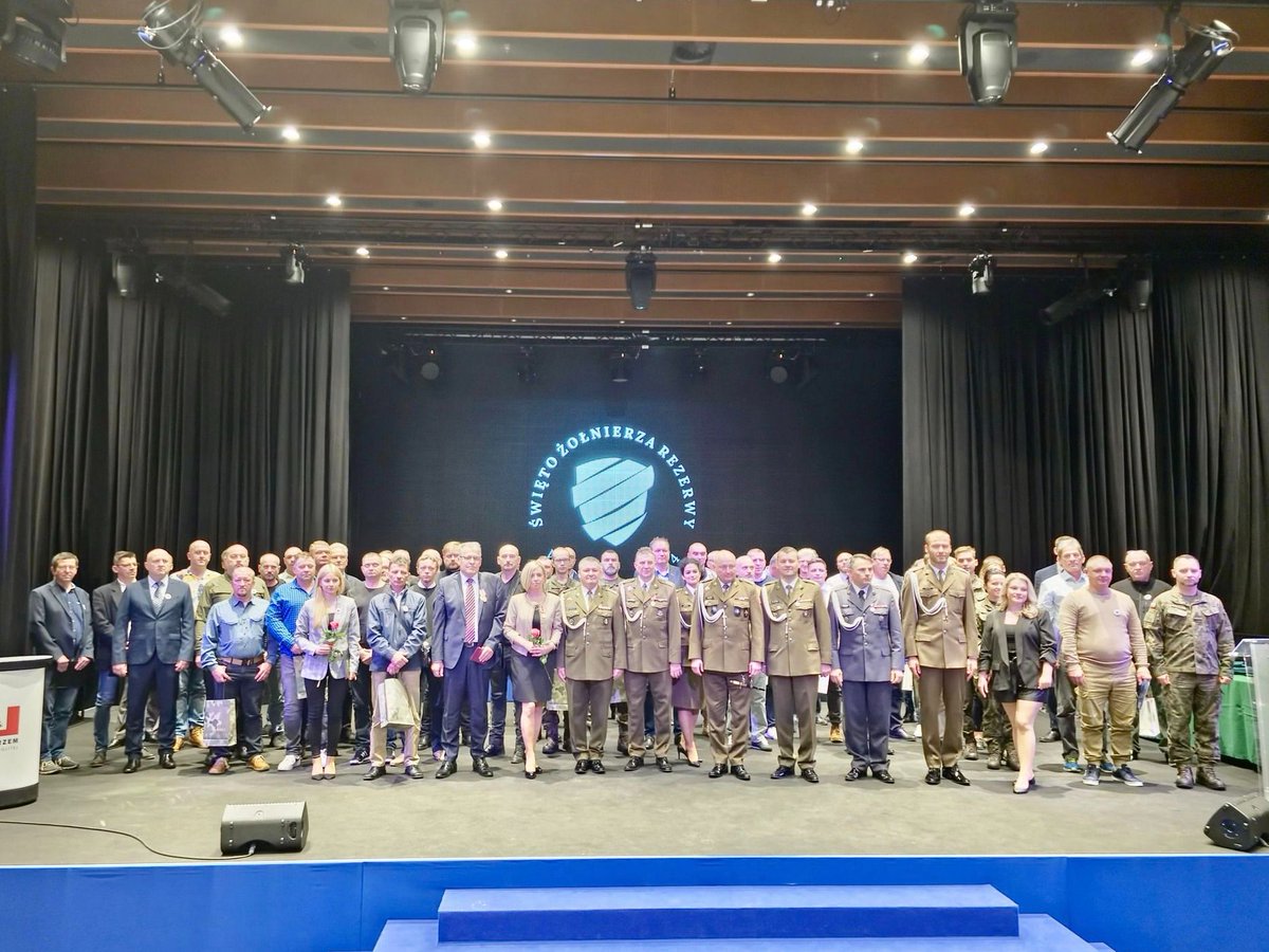 Dziś obchodzimy Święto Żołnierza Rezerwy, które nawiązuje do pamiętnej bitwy pod Koronowem z 1410 roku, w której wojska polskie pokonały Krzyżaków.
W ramach obchodów w Muzeum Wojska Polskiego odbyła się ceremonia mianowania żołnierzy rezerwy.