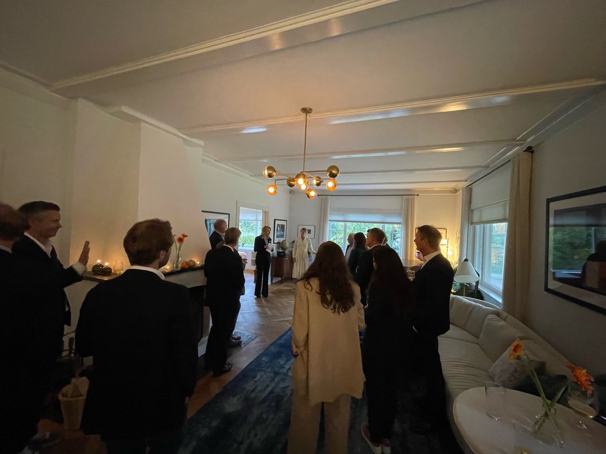 CanadaNorway's tweet image. Ambassador @AmyBakerCAN  and CNBA Chair Pippa Boothman welcomed Canadian and Norwegian businesses for a Thanksgiving reception with the Canadian Norwegian Business Association.
#DYK Canada, Norway, and other EFTA countries, are celebrating 15 years of the C-EFTA!