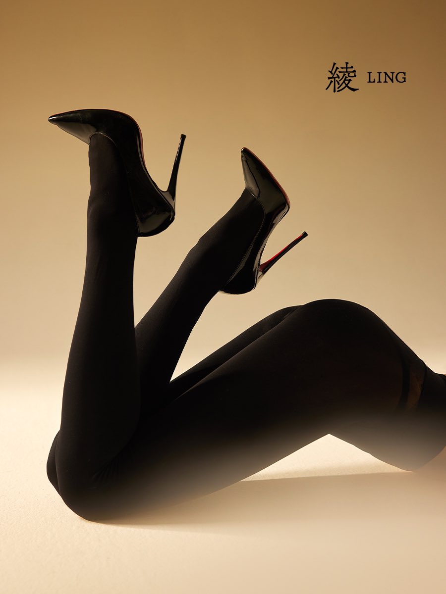 绫新品「轻绒™」100D 无缝深裆
深裆加固，与温软相拥

✨升级100D「轻绒™」，锁住暖意
一体无缝深裆，修饰身形不臃肿
🥂升级侧面拼接处与无缝裆部设计
融入蜂巢纹路提花，加固加弹
更柔韧贴合，塑秋冬自在姿态

「轻绒™」100D 无缝深裆
直达选购📮https://t.co/aDVCboRZca

#LingTouch #绫丝袜 #绫 https://t.co/OWCFhUkmcZ