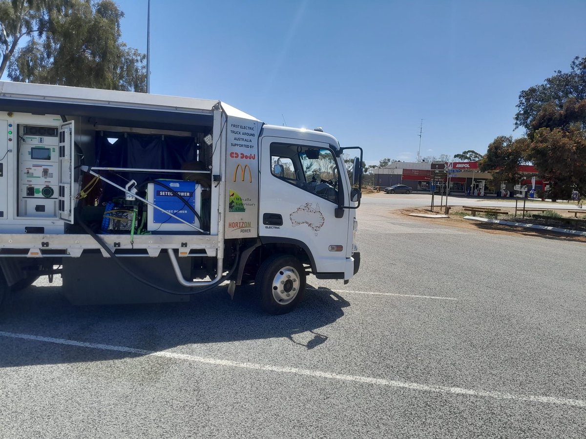 TocevaRacing's tweet image. Day 26 ✅ 13600km - First electric truck around Australia 

Charging stops at Southern Cross, Merridin and one side of road as the DC at Merridin did not have power

Final charge at CD Dodd in Forrestfield

Follow the journey here! 🔗 web.v2track.com/public.aspx?su…