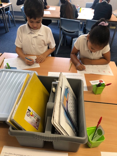 HandfordHallPS's tweet photo. Year 3 pupils are very keen to share their learning this morning 
#REday https://t.co/zLBH4xMdYi