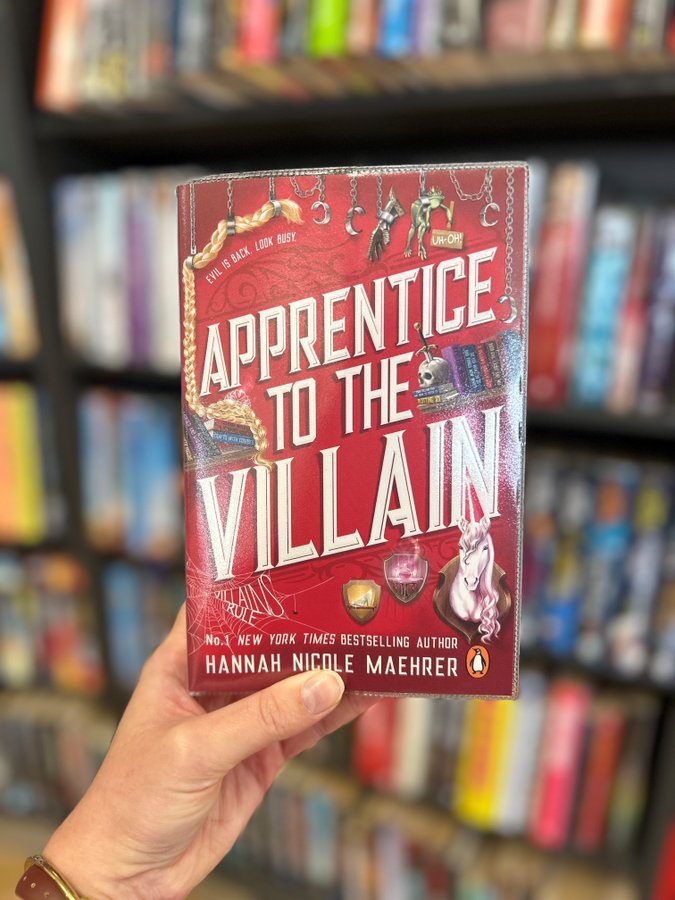 NewbridgeLib's tweet photo. #Llinell1afGwener📚 #1stLineFriday
"It was an ordinary day for The Villain, aside from his body being on fire."
@PenguinBooks
@CaerphillyLibs
#ApprenticeToTheVillain #lovelibraries https://t.co/1i8kZTqOq2