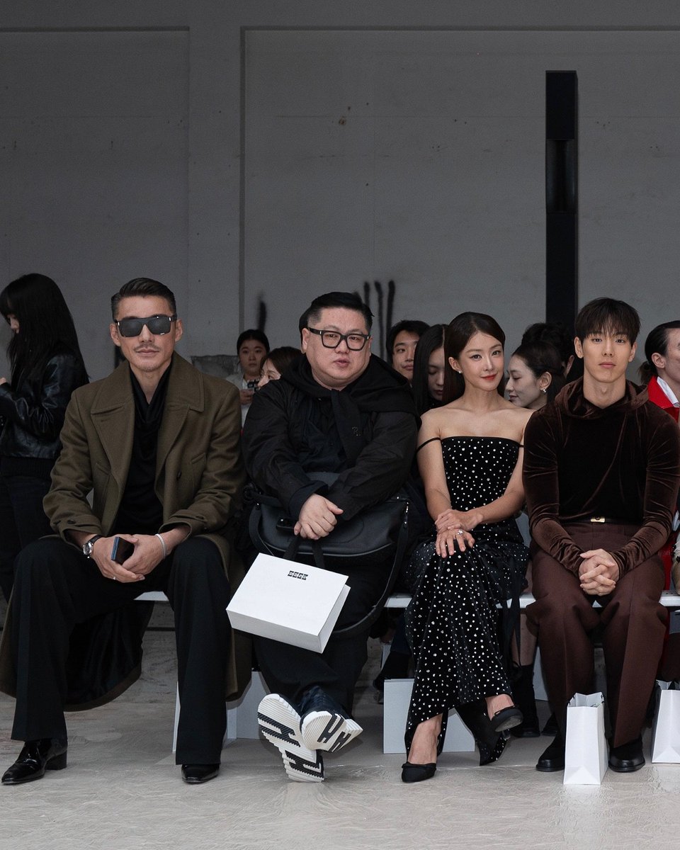 H_ONE_A's tweet image. 241009 EENK 디자이너님 인스타

LOVE YOU! 꿈같은 찰나를 함께해 준 사람들

#PFW #PFW2025 #파리패션위크
#몬스타엑스 #MONSTAX
#셔누 #SHOWNU