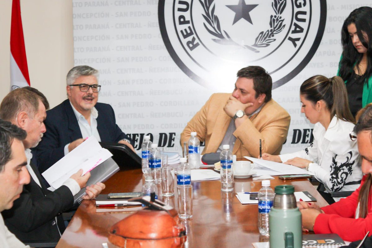 FenapepParaguay's tweet image. 📍 Consejo de Gobernadores recibe a Federaciones de Padres. 

👉 En representación de las tres Federaciones El Ing. Miguel Ortigoza presentó informaciones muy importantes a cerca de los Organismos Internacionales y las ONGS que operan en nuestro país con la ideología de Género.