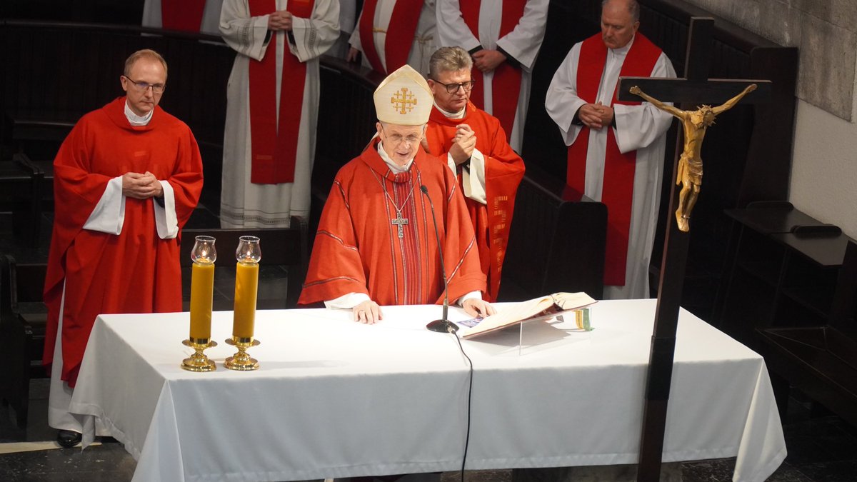 RobertDerewenda's tweet image. Błogosławiony księże Jerzy módl się za nami🙏 i za naszą Ojczyznę!🇵🇱
Msza św. w kościele akademickim #KUL w ramach konferencji poświęconej ks. #Popiełuszko (1947-1984).
Ks. J.Popiełuszko został zamordowany przez komunistów w X 1984 r.