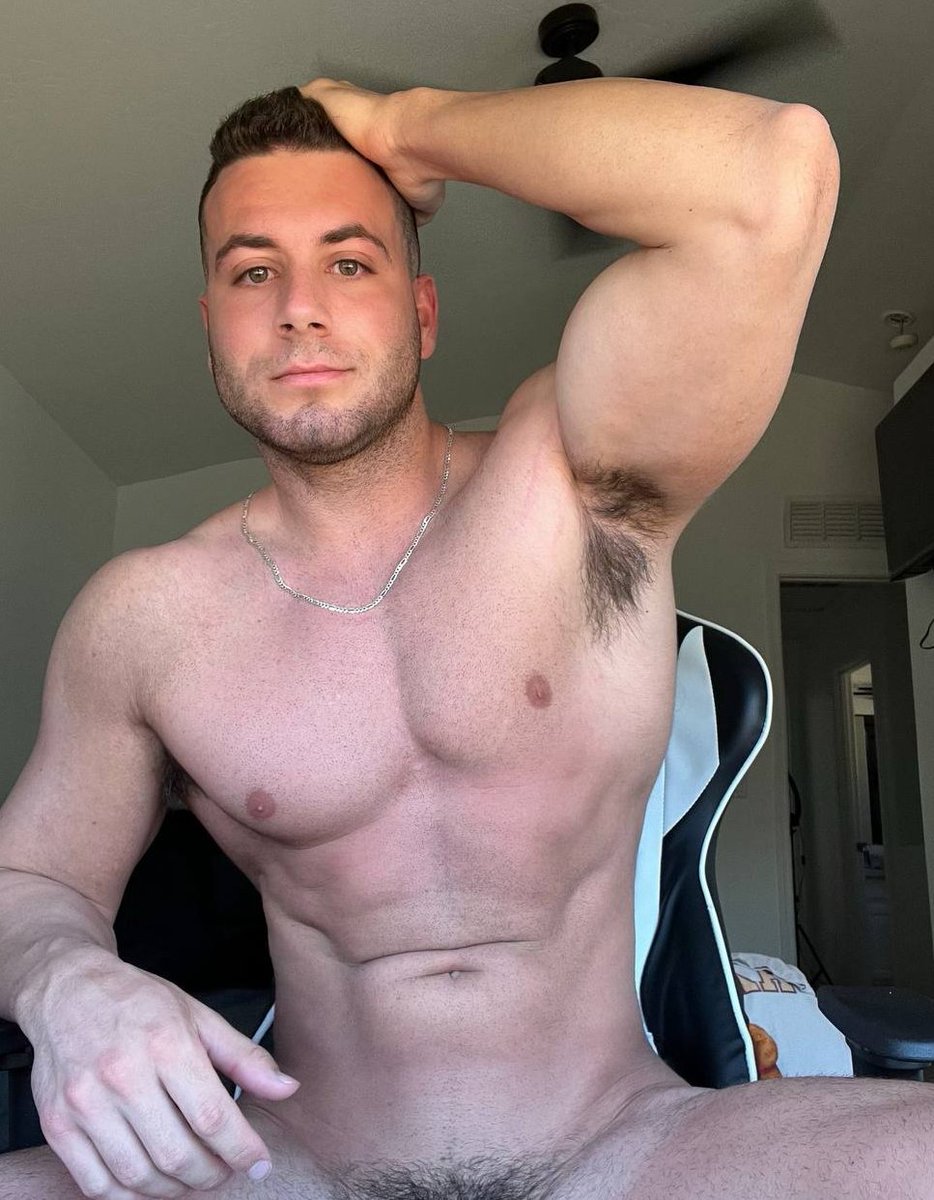 sending the full pic to everyone who say "hi"