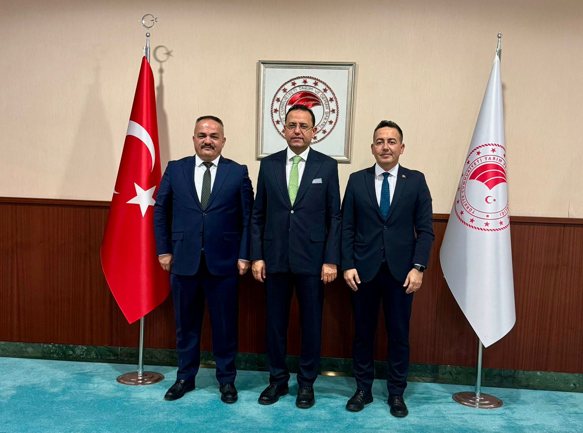 Bakan Yardımcısı Sayın Gizligider’e Ziyaret

Sendikamız Genel Merkez Yönetim Kurulunca Tarım ve Orman Bakanlığı Bakan Yardımcısı Sayın Ebubekir Gizligider makamında ziyaret edildi.
Yapılan ziyarette hizmet kolumuza bağlı kurumlarımız ile ilgili bir çok konu hakkında karşılıklı