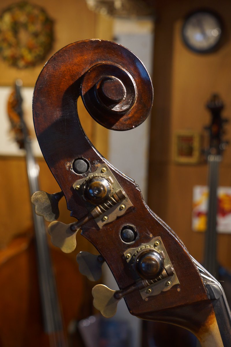 【お勧め品紹介】
先日ご紹介した東欧製の楽器のページを公開しました！
x.gd/IJ5F3
金額は770,000円税込！
100万円以内でお探しの方はお見逃しなく！
是非店頭にてご試奏下さい🎻
お問合せ→ 03-5357-8907
 LINEからのご連絡はこちら↓
lin.ee/egCVnJ8 
#コントラバス