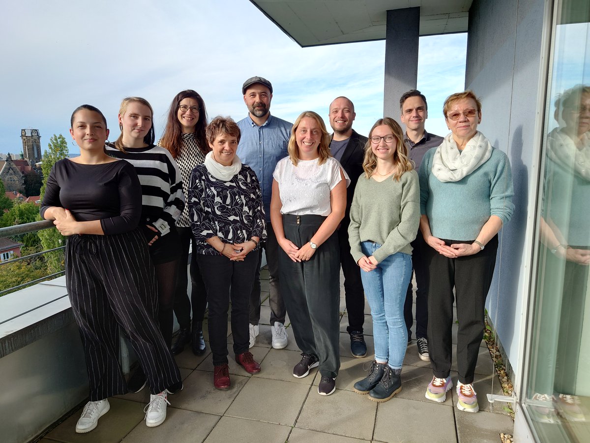 Das aktuelle Team der Geschichtsdidaktik Dresden - wir haben große Lust und tolle Projekte und Lehrveranstaltungen warten bereits! 😎🥳 <a href="/IfG_TUD/">InstitutGeschichte | @IfG_TUD@dresden.network</a>