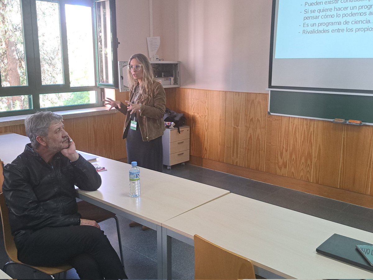 🎙"La radio es una terapia"

Impresionante testimonio de Lucas, participante en el programa de radio La Ventana de la Ciencia en la cárcel de Badajoz.

Taller muy formativo sobre el valor de la comunicación de la ciencia en la inclusión social,  por <a href="/ParejoMacarena/">Macarena Parejo</a>
#Comcired24