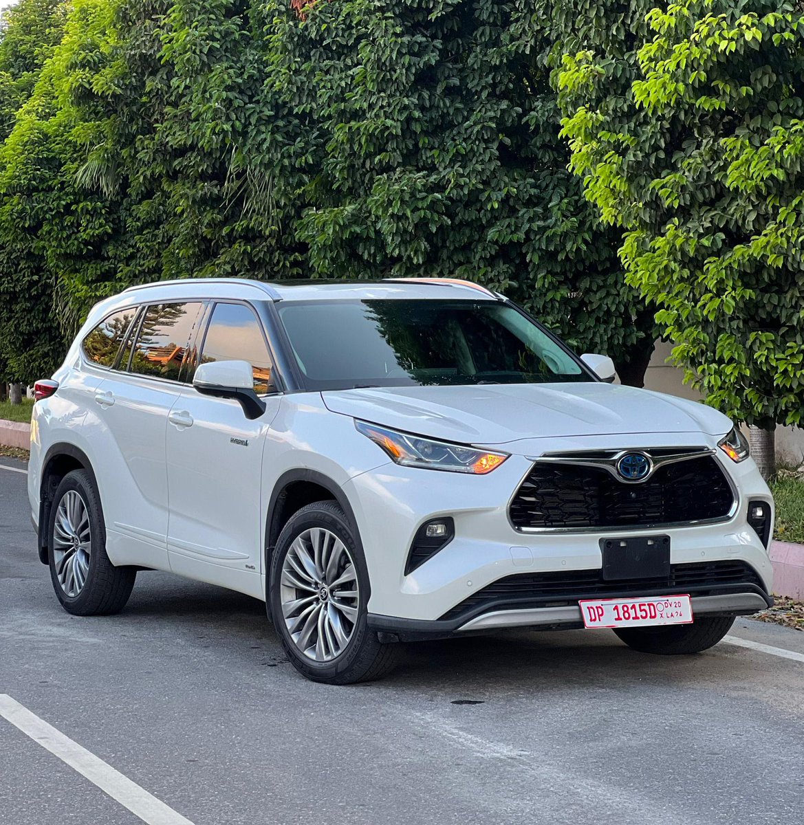 2021 Toyota Highlander Platinum AWD 
3.5 V6 engine 
50k miles 
Keyless entry &amp; start 
Panoramic roof
HUD
Leather interior 
CarPlay 
Collision Mitigation Braking System
Lane Keeping Assist System
Blindspot Monitor 
Fully loaded 

Price - 800k p3 😁
WhatsApp no in bio

#YourCarGuy