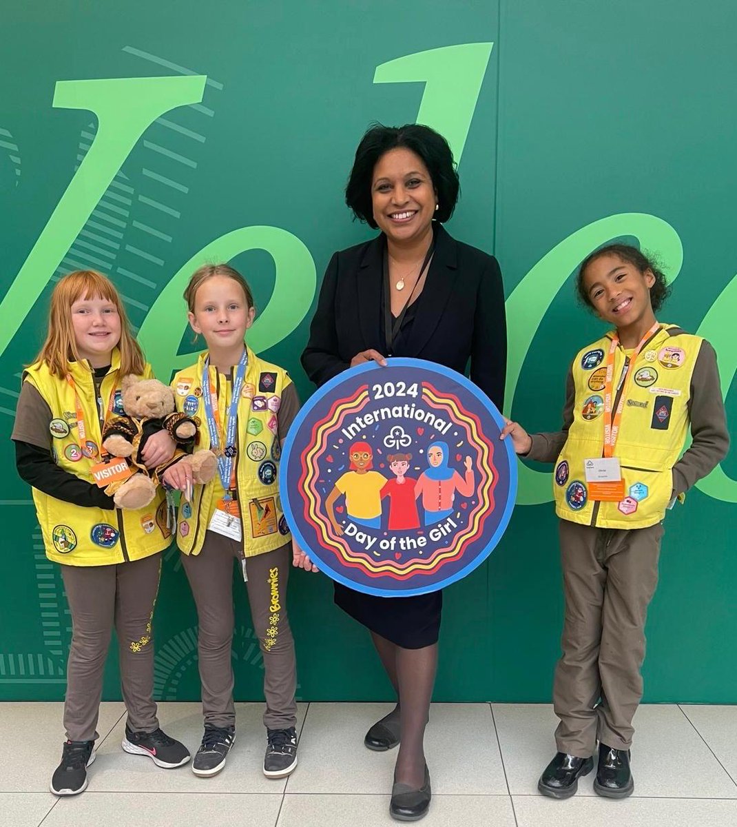 To mark #InternationalDayOfTheGirl I met with Brownies &amp; Girl Guides in Parliament yesterday. I'm a proud champion of them in my constituency, in fact my daughter is a Brownie!  

➡️ You can also read <a href="/Girlguiding/">Girlguiding</a>'s 16th Girls' Attitudes Survey here: girlguiding.org.uk/globalassets/d…