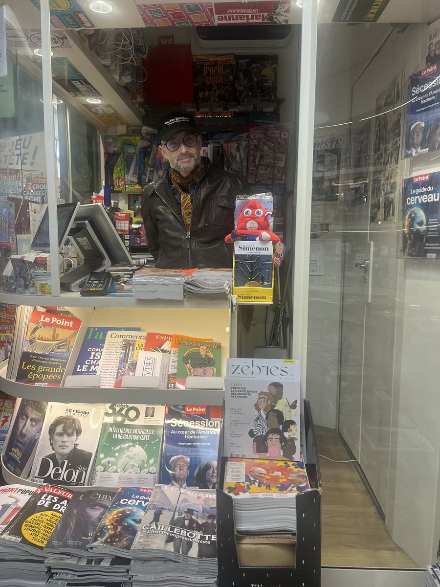 Ça y est  Zèbres est en kiosque ! Le kiosquier de la Porte d’Auteuil valide !