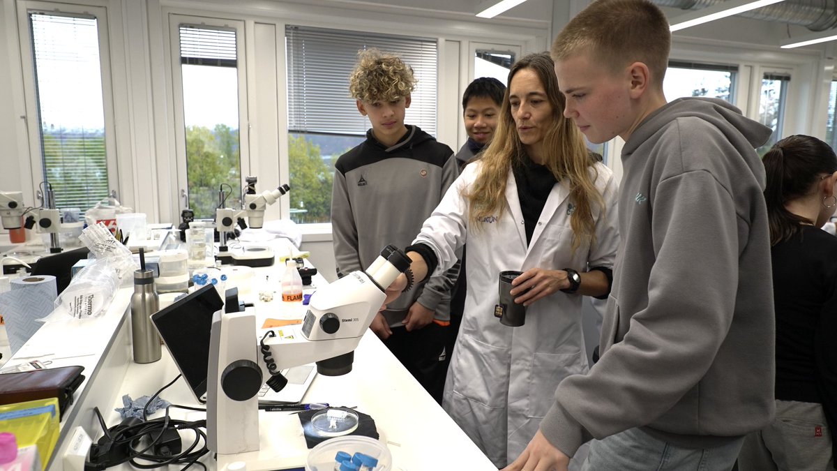It’s been wonderful to welcome students from Tromsø International School to our #ArcticDeep workshop to meet the scientists and some deep sea creatures! They may be some budding taxonomists and marine biologists of the future 🐙🙌