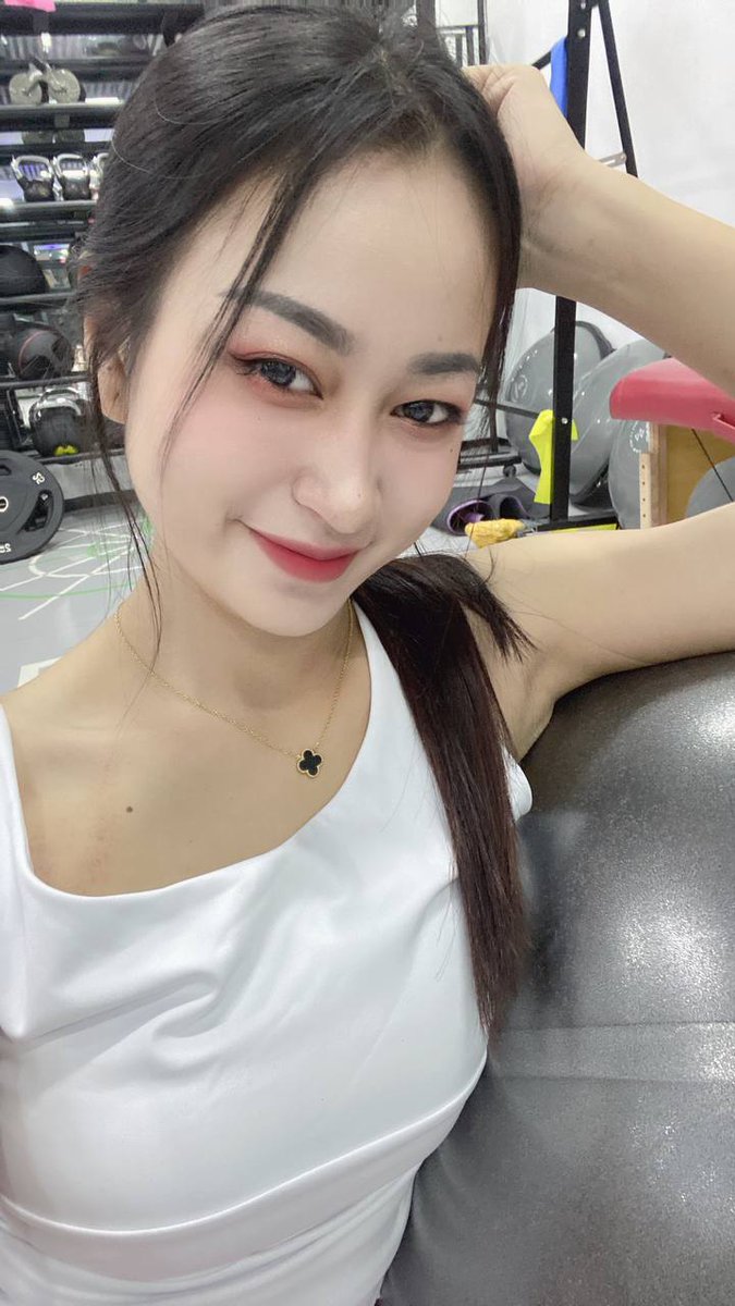 mLagkWwkZOskH6o's tweet photo. #dwo #rouidsanp #scammers @metpoliceuk @FBI 
A group of girls from Thailand, a lot of bots with  life in London, are headed by @Bess896, says that they have a group of analysts on new coins, offers to register on the exchange - https://t.co/Xvr944GLpO where the new DWO coin. https://t.co/8KssyMm3u0