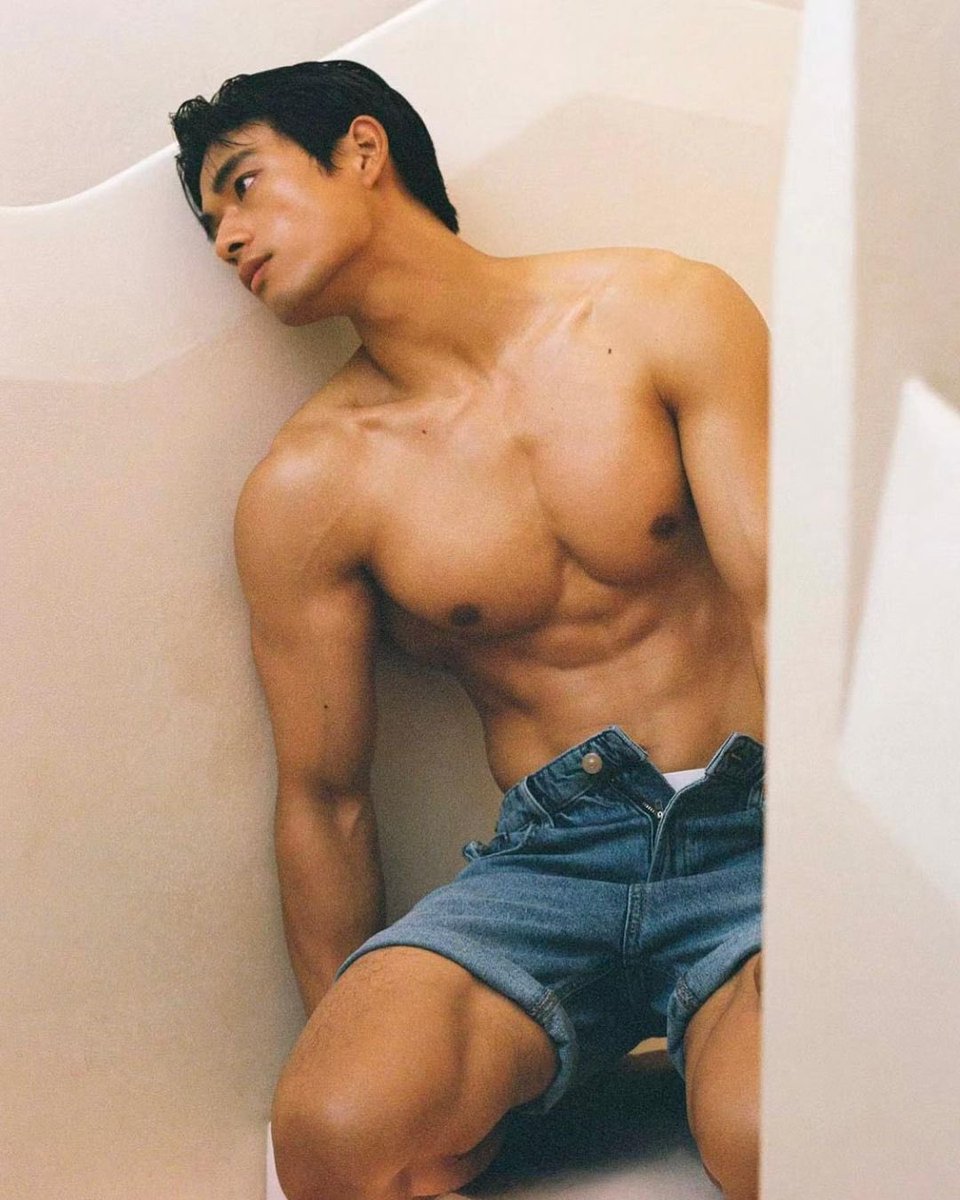lovedawoon's tweet photo. Good morning to that chest https://t.co/VLyeJC0kMs
