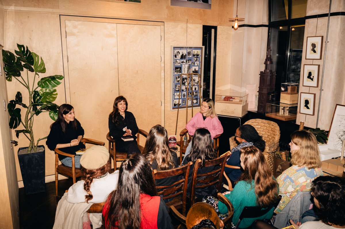 lailakazzuz's tweet photo. Thank you so much @jo_readsalot for hosting such a wonderful #EpilogueSeries event last night with @picadorbooks @tweetingayesha and @marielmfranklin. A lovely event with fascinating conversation and questions about BONDING and THE CENTRE📚 https://t.co/XzUsk9mJy8