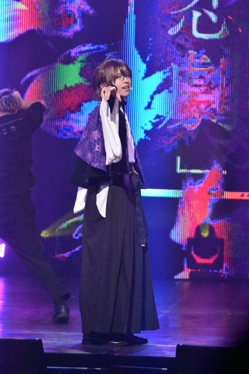 haru_22phantom's tweet photo. ヒプノシスマイク Rule the Stage
-Grateful Cypher-
10.10 会員限定公演 撮可

動きが綺麗だよね、仕草全部好き📚
 #ヒプステ #夢野幻太郎 https://t.co/42CRTDtrIm