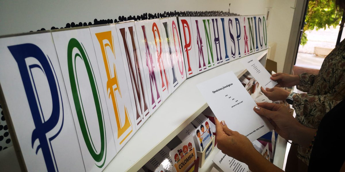 BEdelaTorre's tweet image. Este poemario panhispánico es un viaje literario que recorre paisajes, emociones y culturas de todo el mundo hispano. ¡Únete a esta celebración poética en @ctifmadrideste! Descárgalo con el QR 📲👇#IF_CMadrid #Hispanidad2024