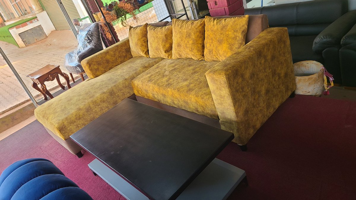 Do you have a small living space and you want value for your money🤔
A comfortable and a manageable sofa set with hardwood timber that ensures durability and high density foam that brings comfortability is the way to go. The perfect size for your little living space
☎️0703004235
